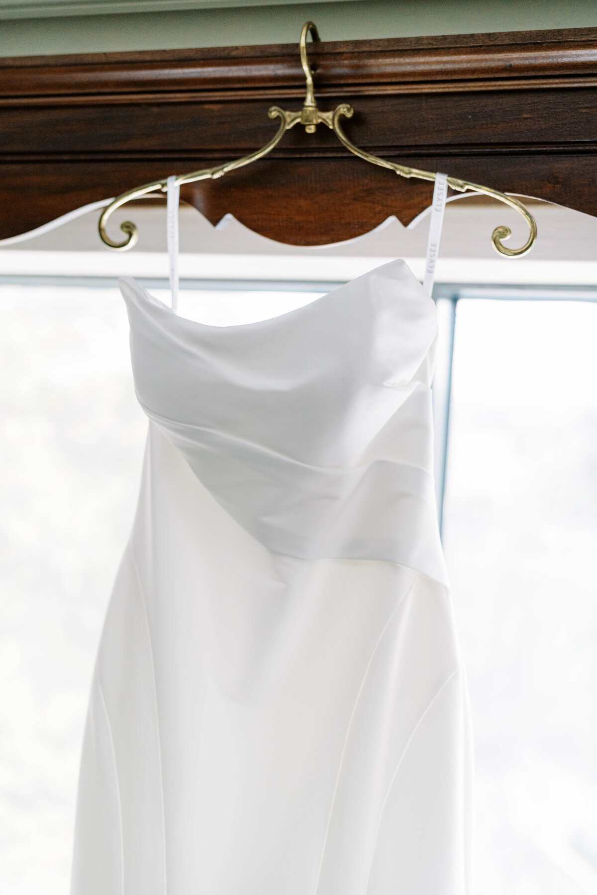 Phoenixville-Foundry-Romantic-Fall-Wedding-Photographer-Bridal-Details_8