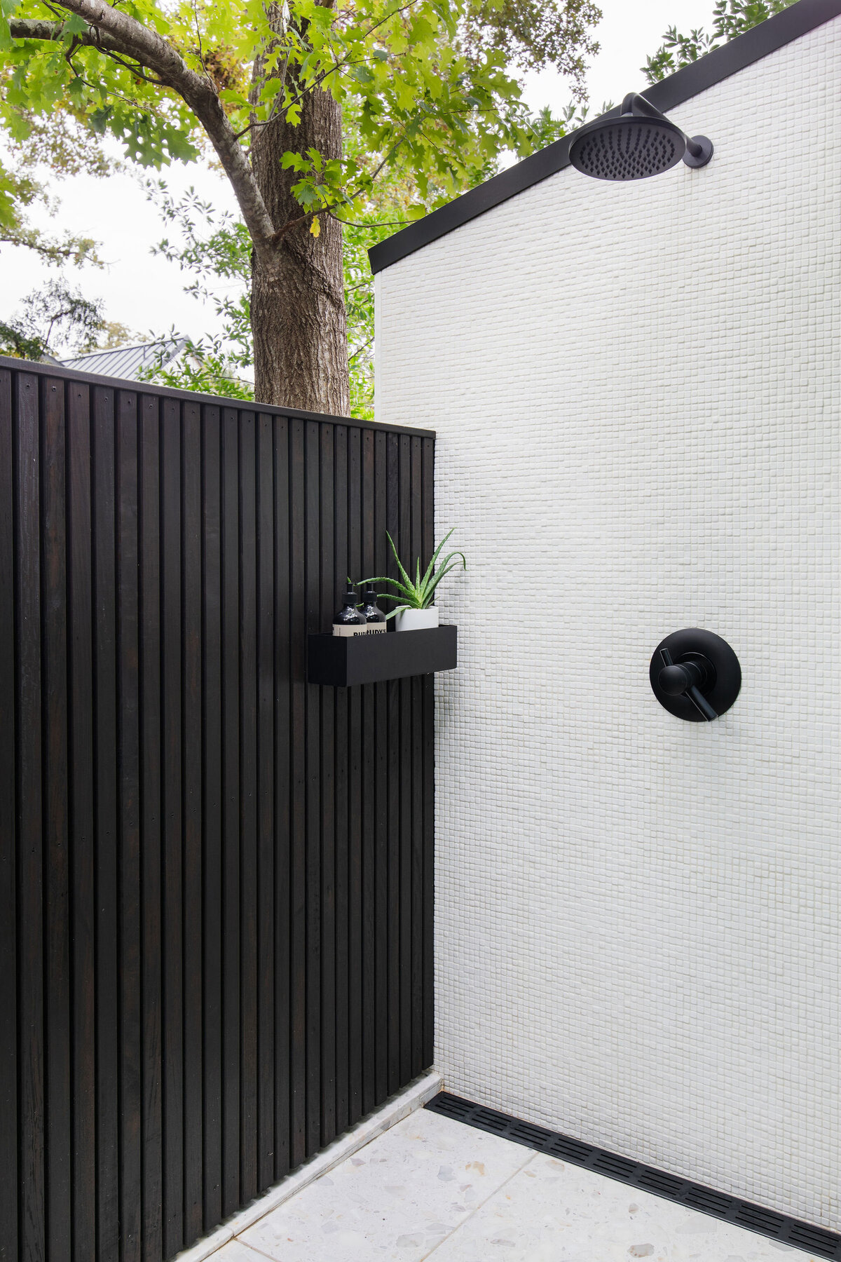 hello-home-modern-bathroom-outdoor-shower-design-austin-luxury-home-interior-5