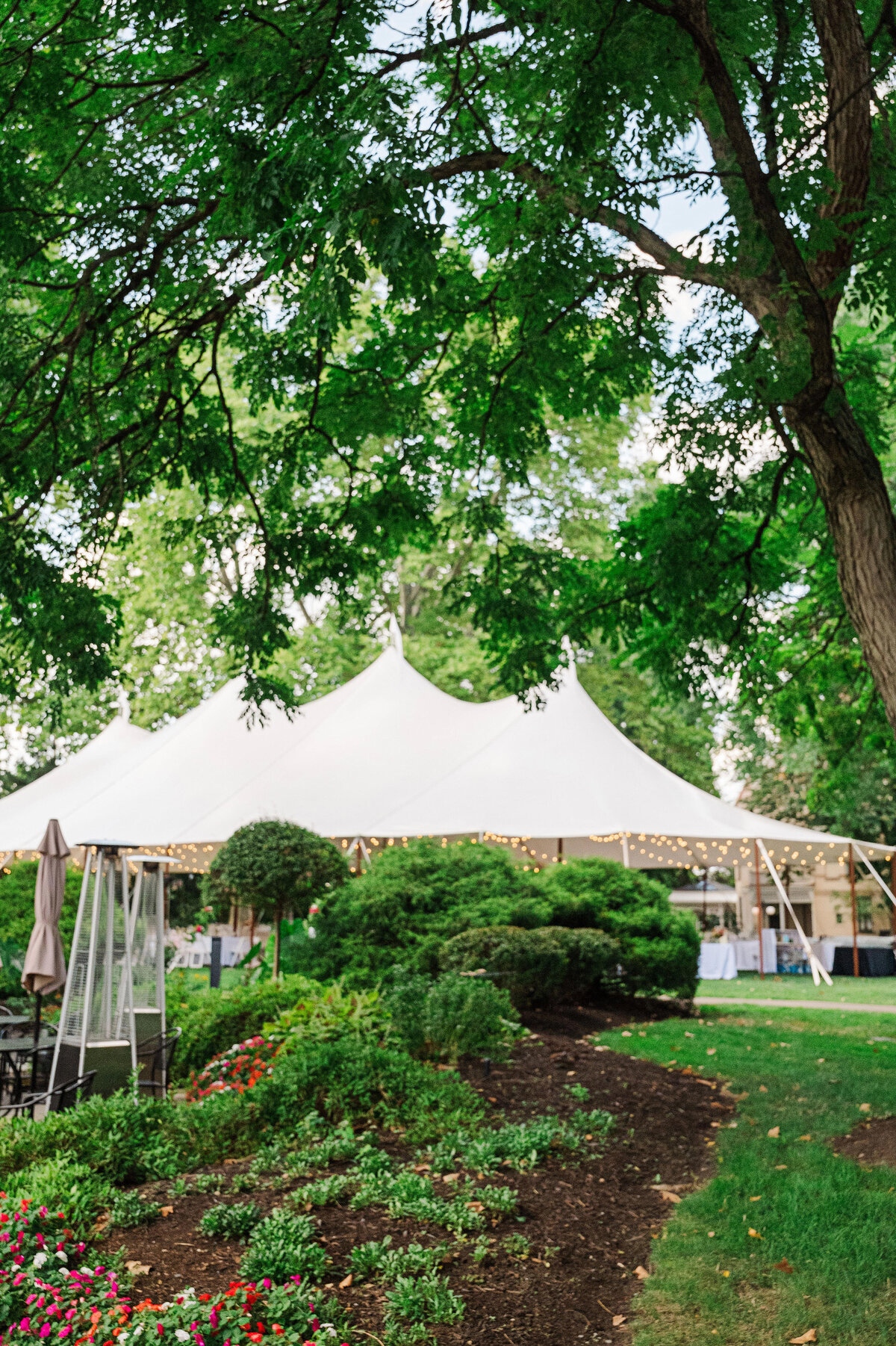 outdoor tent wedding at the frick museum pittsburgh