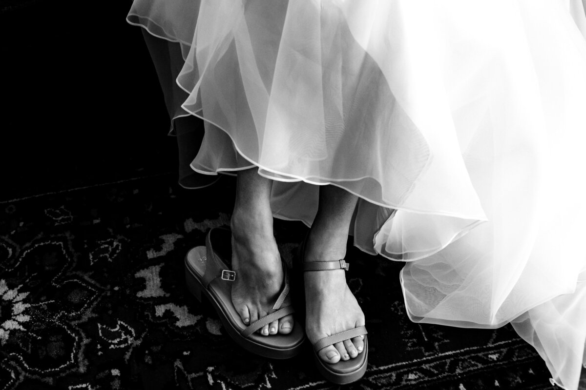 Bride gets into her shoes at The Preserve at Chocorua NH