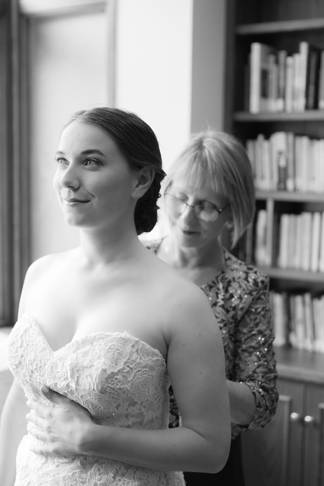 Traditional summer church wedding Rochester MN | Oduma photography -58
