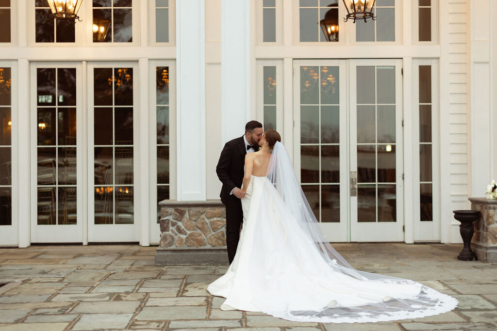 custom-french-lace-veil-back