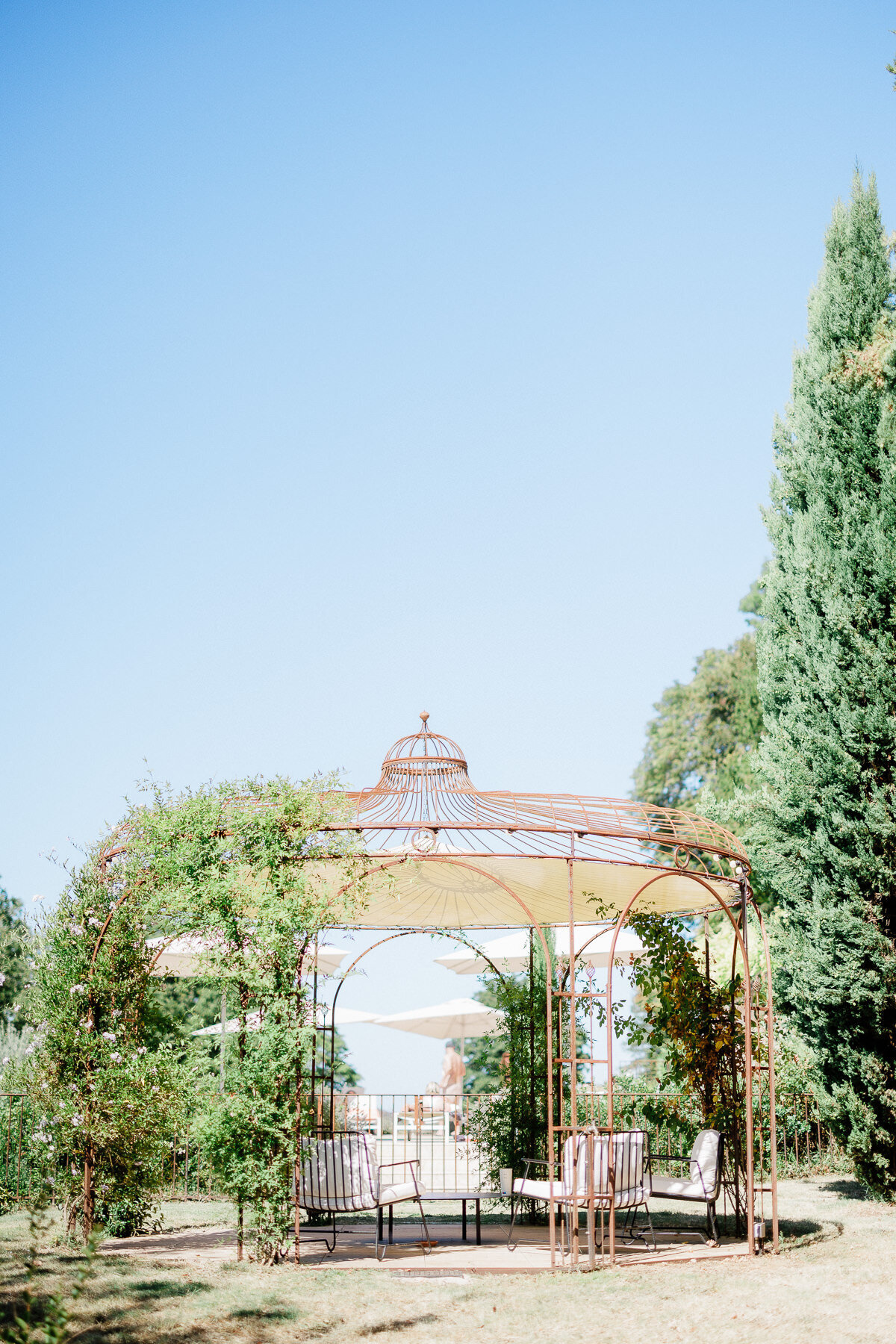 Modern_Chic_Chateau_Valouze_Destination_Wedding_Photographer-44
