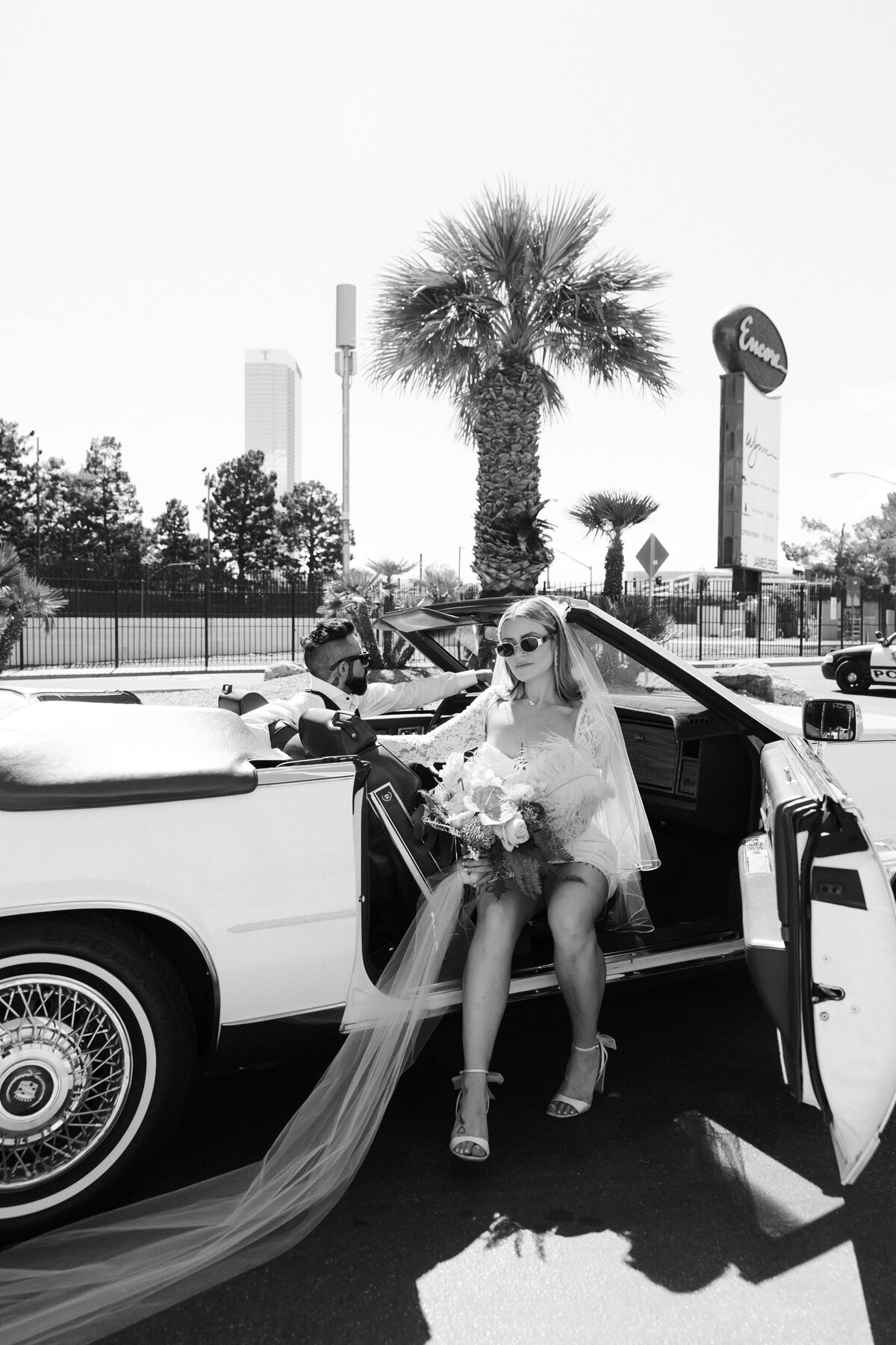 97_riskyexposure_sasha-andy_las-vegas-elopement-photography