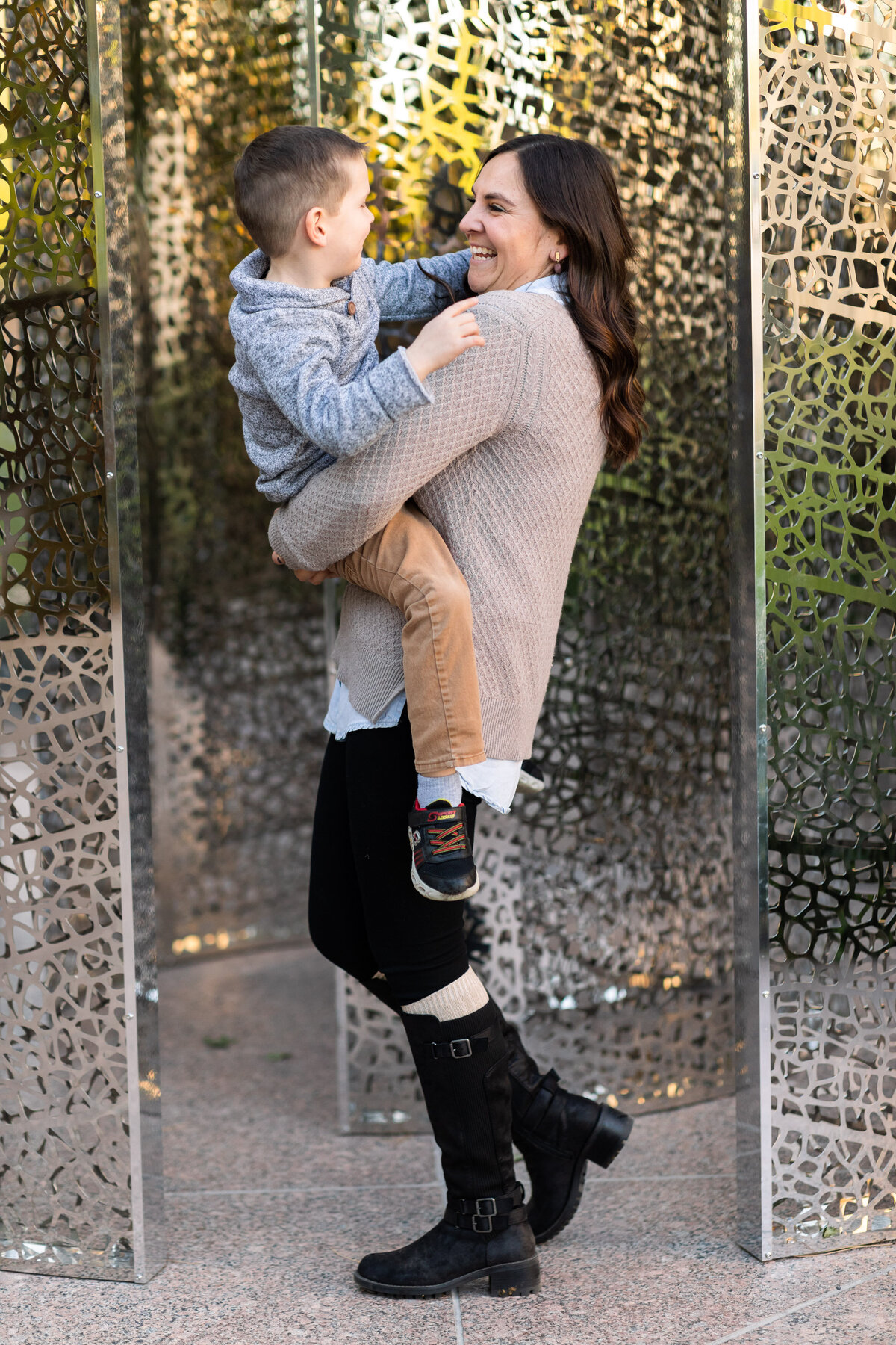 Kansas_City_Family_Photography_mother_son_laughing_Nelson_atkins-10