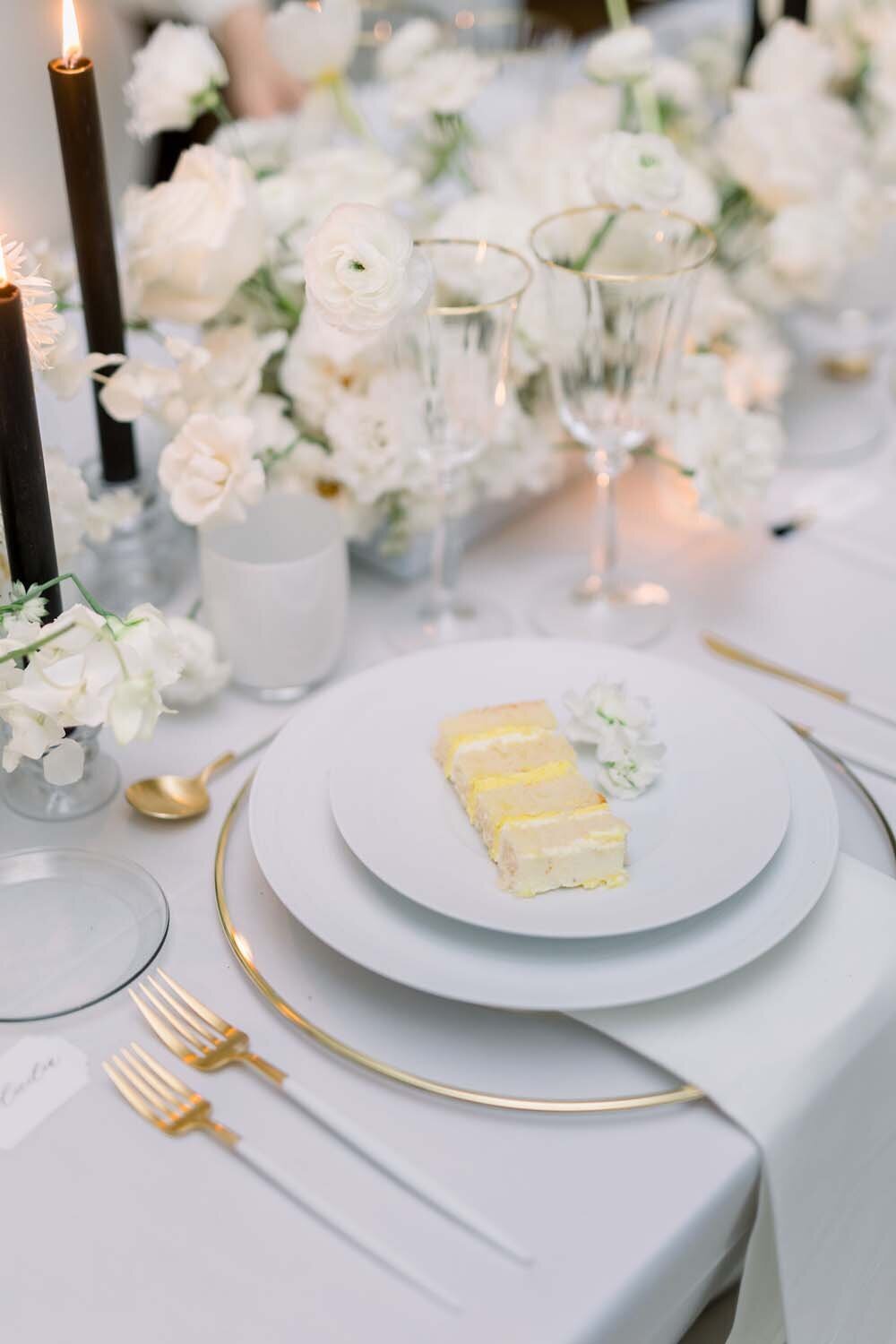 Parisian couture wedding in Black and White at chateau de Bonaventure Paris Veronique Lorre floral designer Aude lucas34
