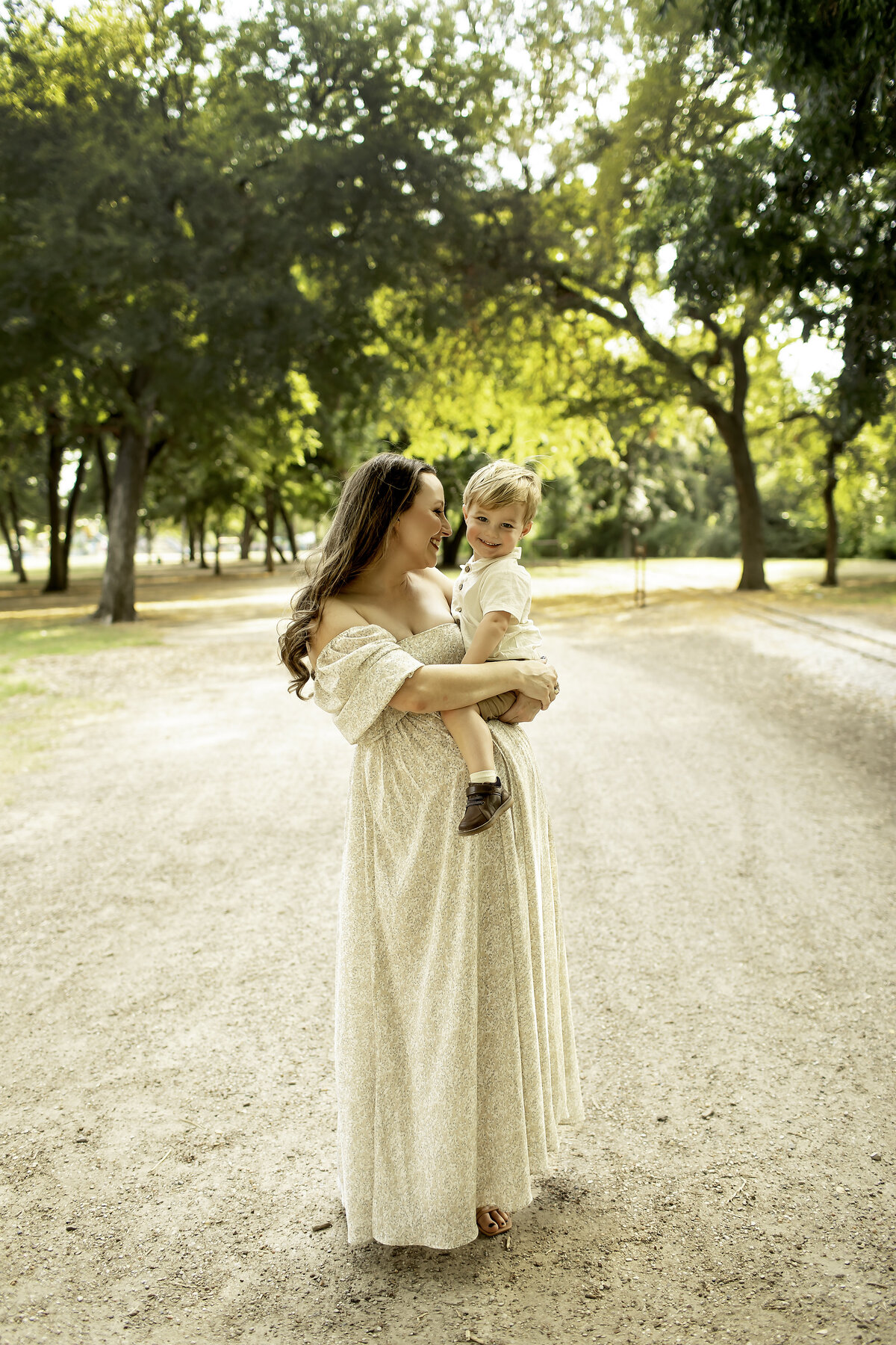 Fort-Worth-Maternity=photograper-chunky-monkey-photography