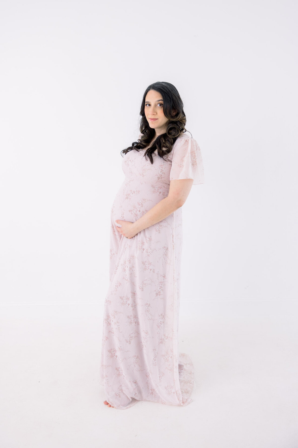 Pregnant woman in pretty dress for Tampa maternity photographer Tina Marie Studio.
