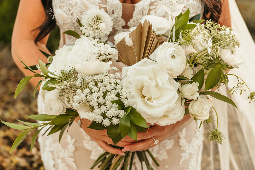 3 - Mision Lago Estate Wedding Bride with Bouquet - Tampa Bay Wedding Planner