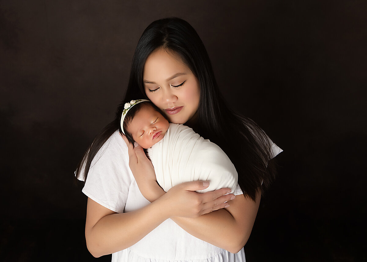 mommy-and-baby-posed-newborn-photography-waco-newborn-photographer-dfw-newborn-photographer-newborn-pictures-newborn-portraits-newborn-baby