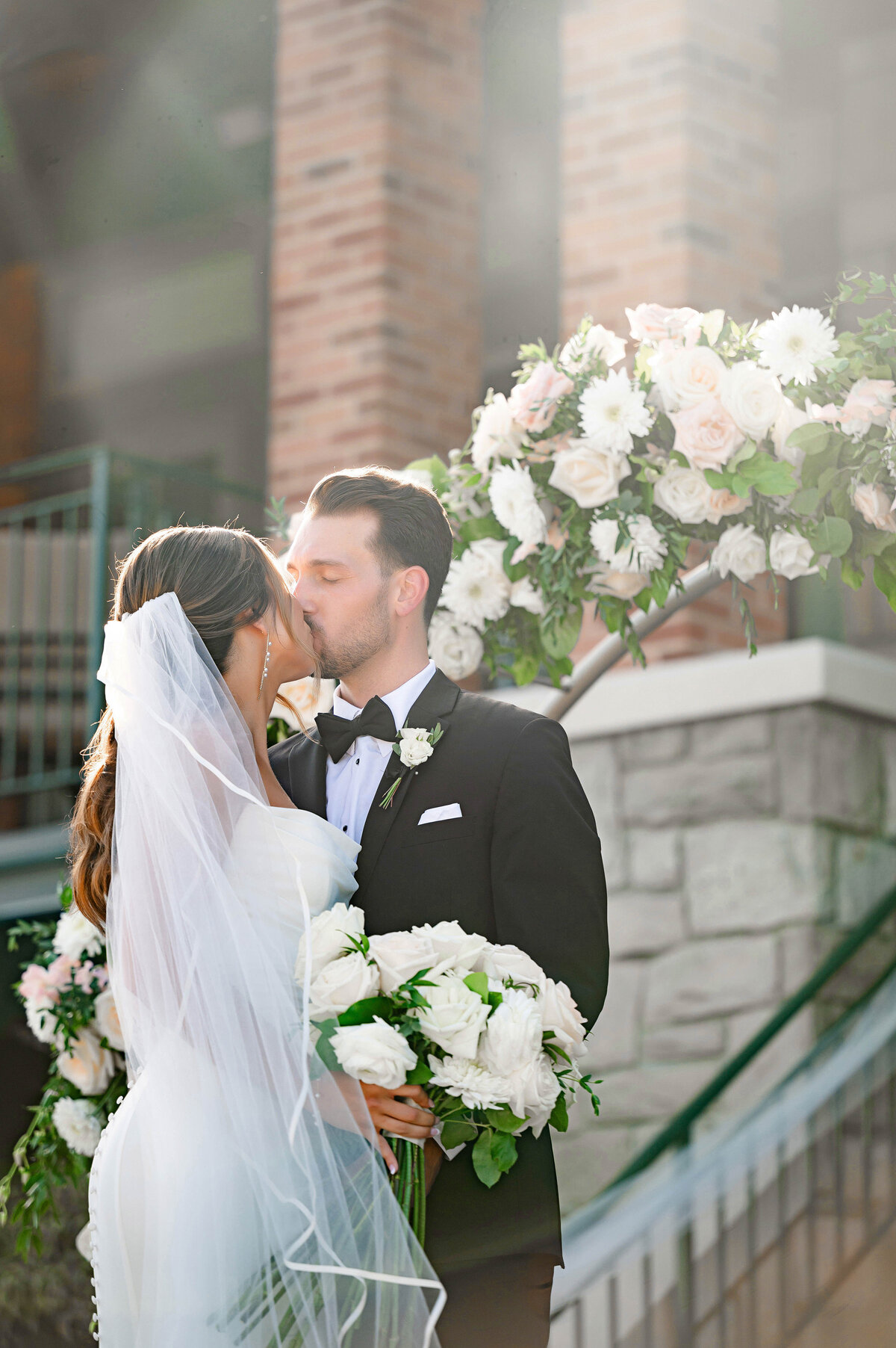 bride and groom kissing at southpointe golf club canonsburg pennsylvania