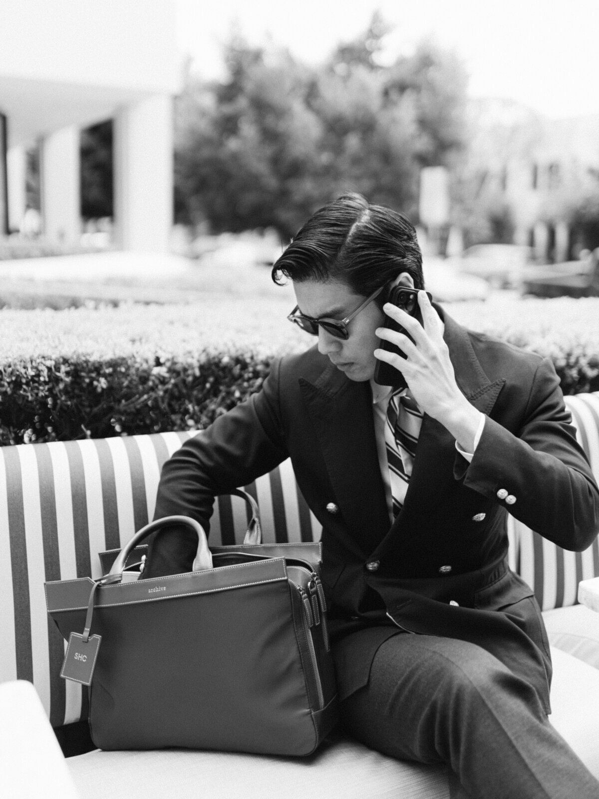 A refined editorial collaboration featuring Ascottage Seoul x Michael Asmussen Photography, showcasing the art of modern Savile Row-inspired tailoring for men’s and women’s suiting. Designed by Geoffrey Shin in Gangnam, this collection embodies timeless craftsmanship with fresh wool, linen, and cotton sustainable fabrics—perfect for galas, special events, custom tailoring, and weddings. Captured through a luxury editorial lens, this campaign highlights the elegance of contemporary British tailoring for the modern connoisseur. Experience bespoke menswear and women’s suiting at its finest, serving Seoul, Busan, Los Angeles, New York and beyond. 강남 소재 디자이너 제프리 신(Geoffrey Shin)*이 선보이는 현대적인 세빌로우 감성의 맞춤 테일러링. 울, 린넨, 코튼 등 지속 가능한 프리미엄 원단으로 제작된 남성 및 여성 수트웨어 컬렉션을 소개합니다. 갈라, 특별한 이벤트, 웨딩, 맞춤 정장 등 모든 순간을 위해 정교하게 디자인된 맞춤 의류를 만나보세요. 서울, 부산, LA에서 럭셔리 맞춤 정장의 정수를 경험하세요