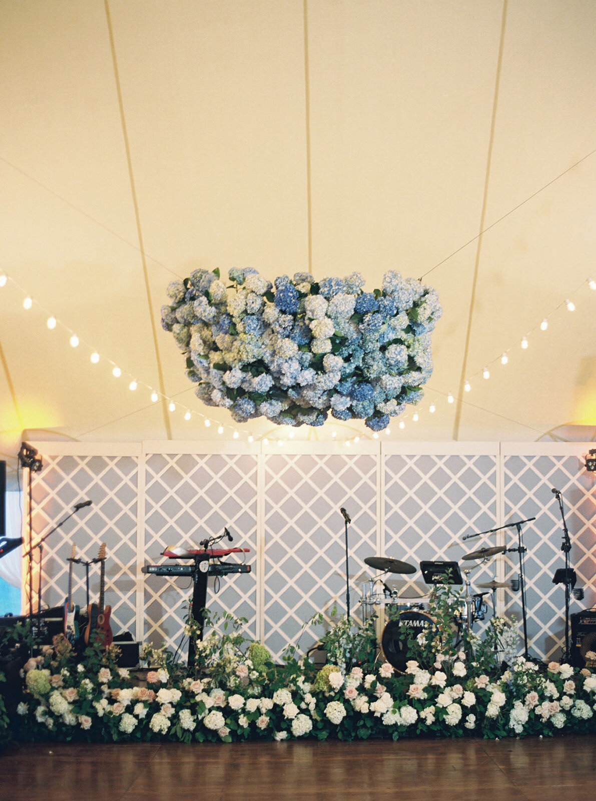 Kate_Murtaugh_Events_Cape_Cod_sailcloth_tent_wedding_hydrangea_cloud