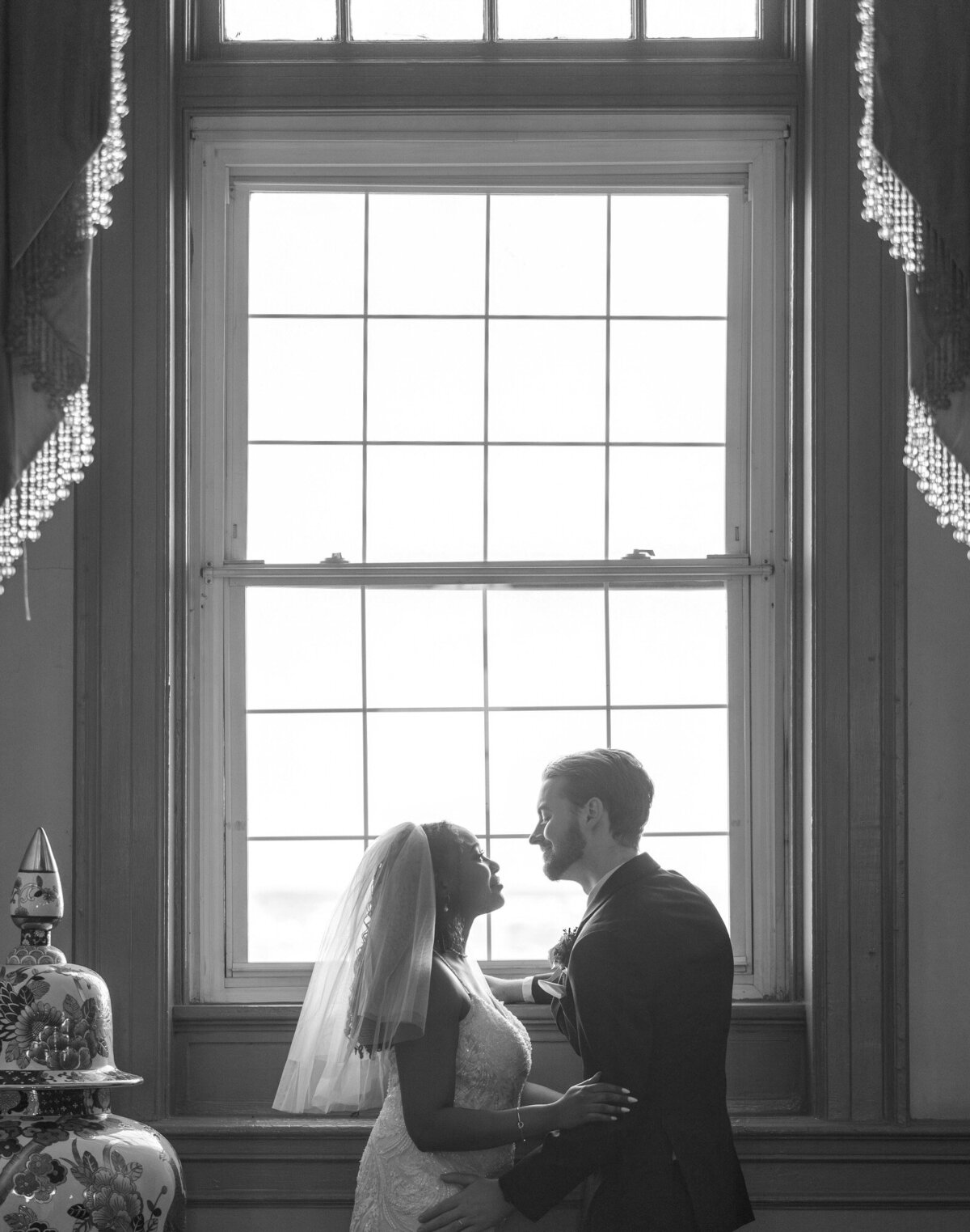 bride-groom-romantic-moment-belvedere.jpg