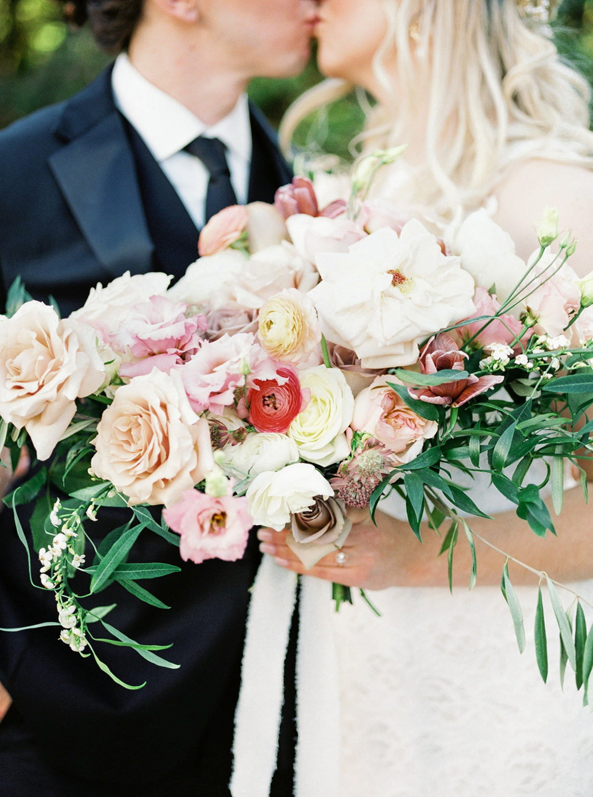 Romantic Garden Party at Clark Gardens Dallas Wedding (13)