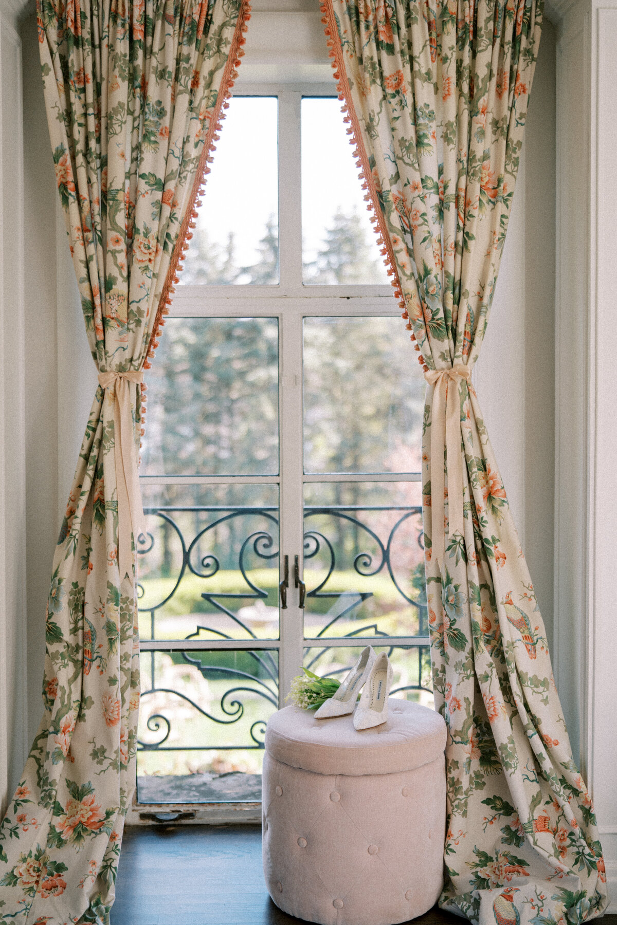 Window at wedding venue, chicago wedding photos by Allison Francois Photography
