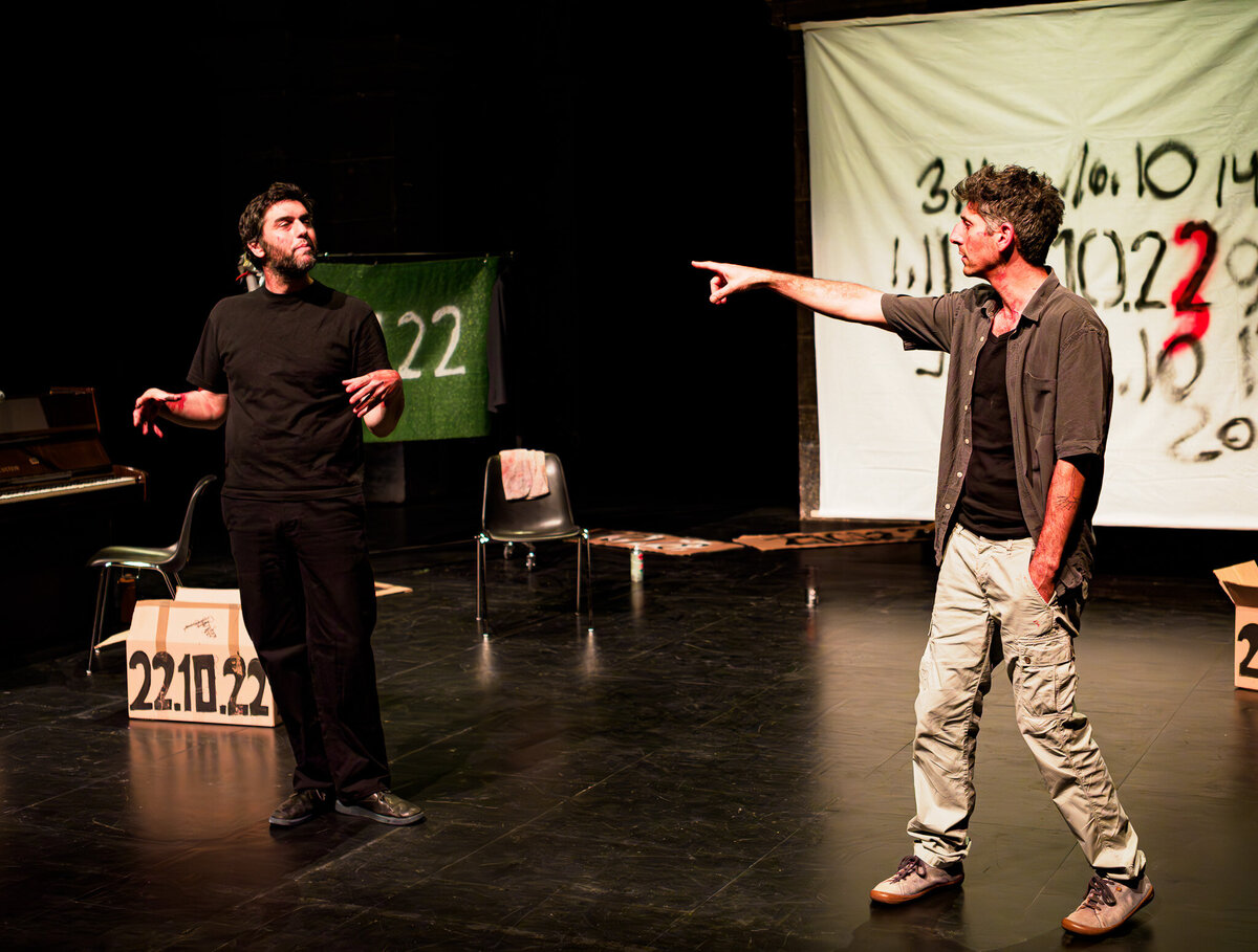 Mode d’emploi pour metteur en scène israélien en Europe texte, mise en scène, jeu Hannan Ishay, Ido Shaked  TPV_3190230-Enhanced-NR