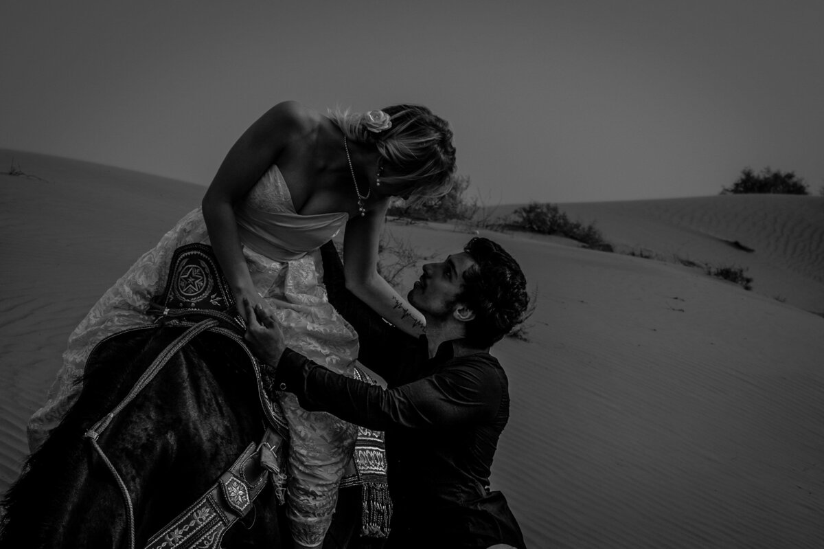 037_Banyan_Tree_Wedding_Bride_with_Arabian_horse_by_female_wedding_photographer_saskia_marloh