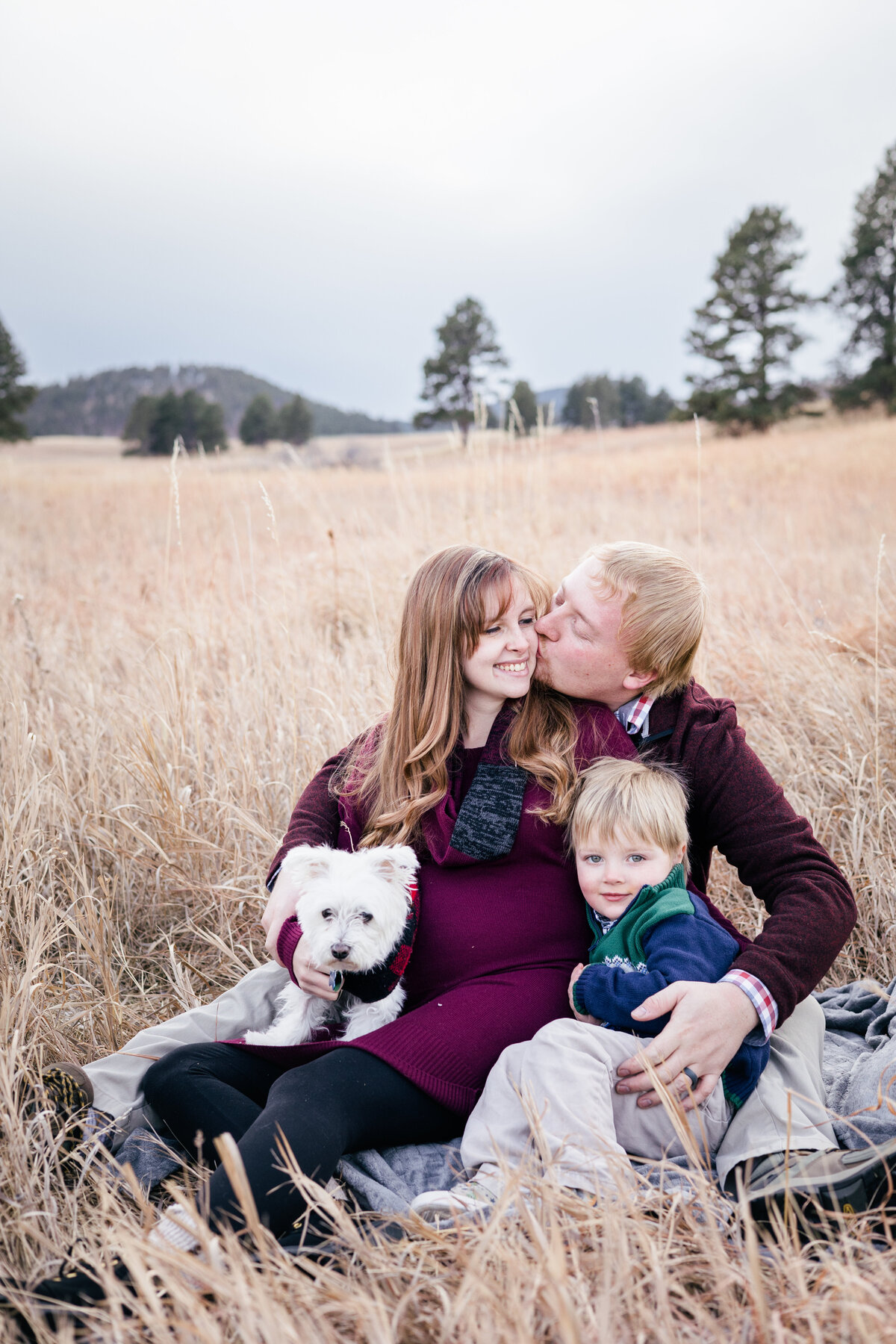 maternity-hovdenes-sturgis-blackhills-portraitphotographer-wanderignwildemedia-8