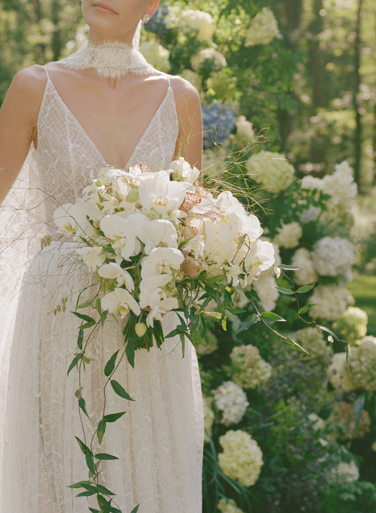 white-and-green-summer-wedding-bouquet-ct
