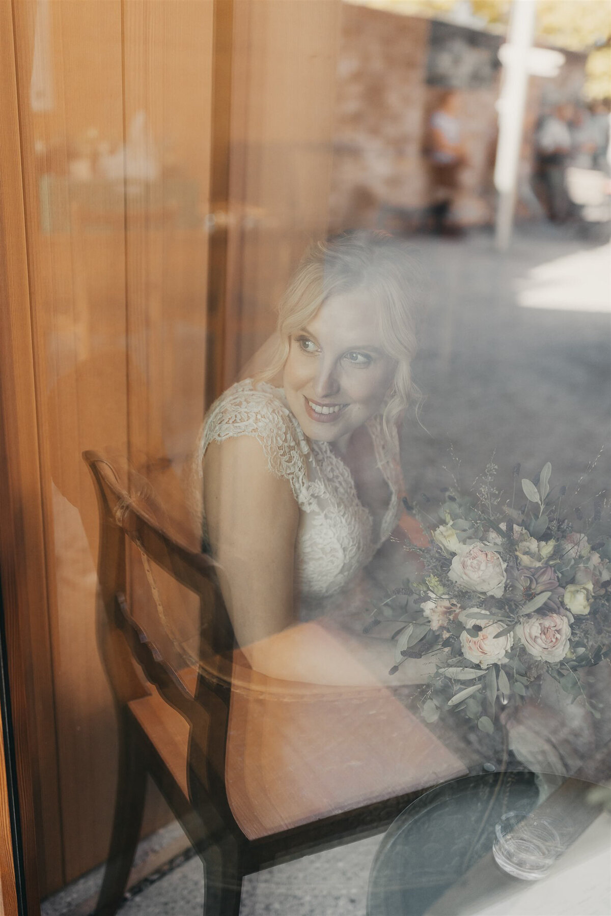 Sarah Schöb - Professional_Makeup_Artist_Schweiz_Bridal_Styling_RealbrideDeby28_2048px