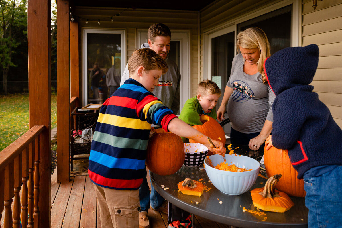 family-carving-pumpkins