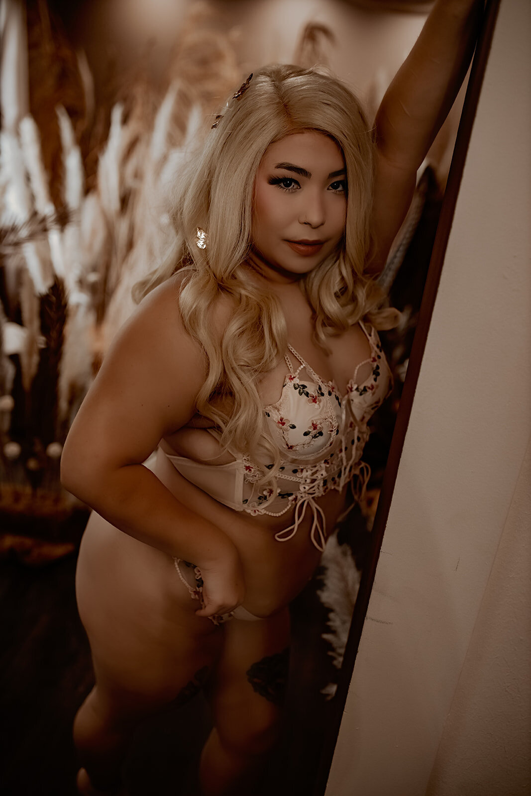 Boudoir photography in Cleveland TX - artistic detail portrait highlighting body curves in lingerie