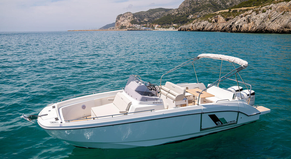 beneteau-flyer-9spacedeck-exterior-6
