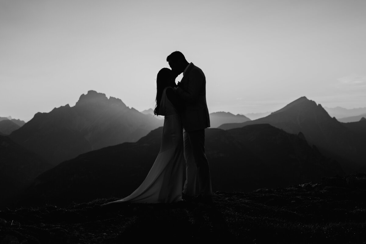 romantic couple mountain portraits Dolomites elopement