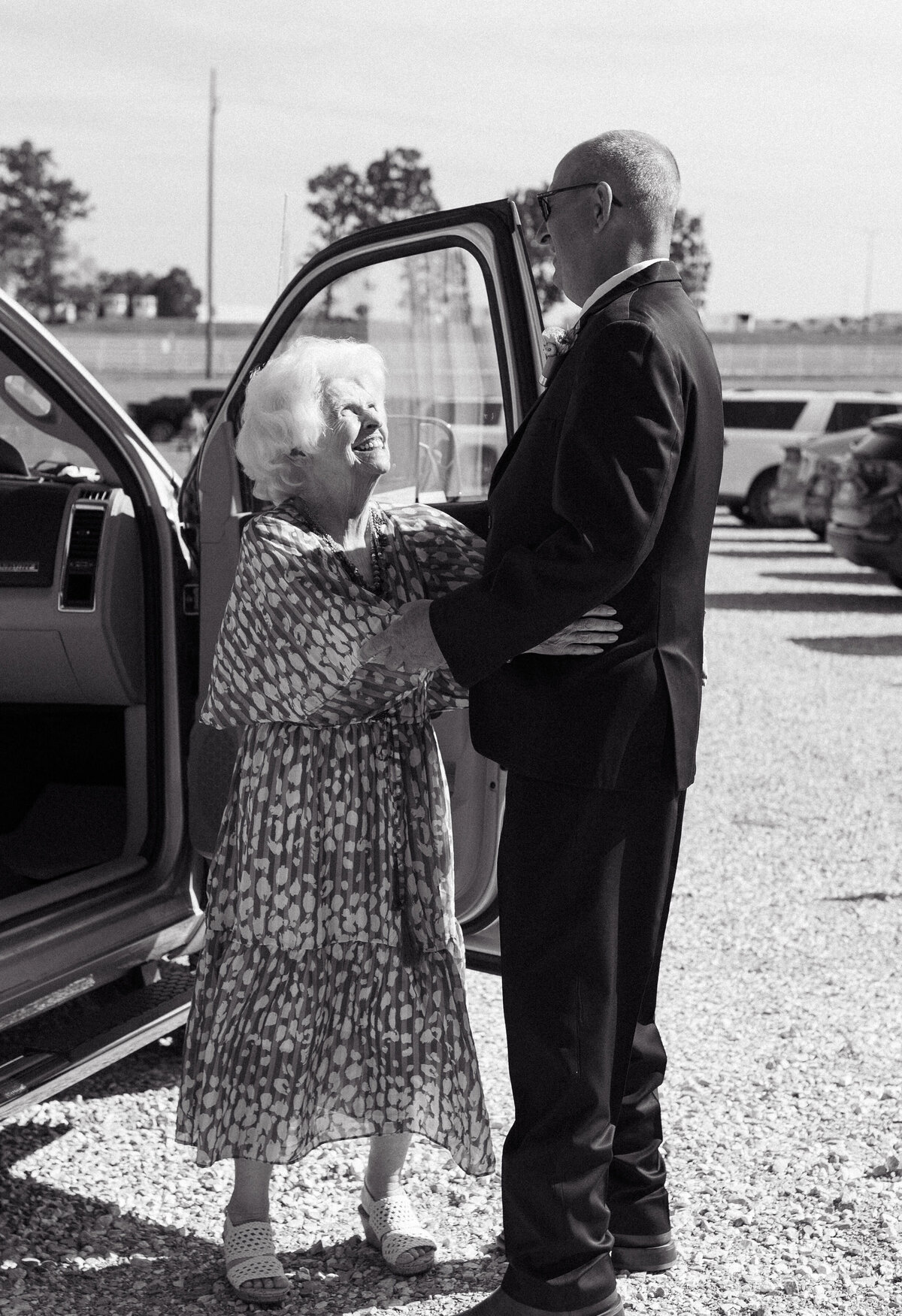 MooreWeddingFamily_KenzieReiss_KenzieCaptures_JoplinMOWeddingPhotographer-40