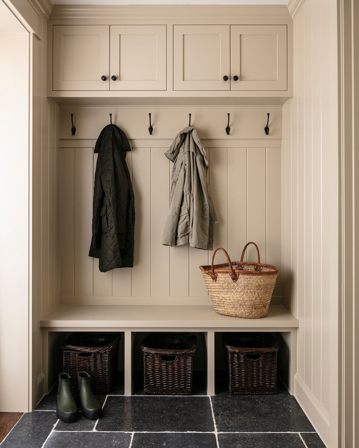 16-color-flood-mudroom-custom-bench-belgian-bluestone