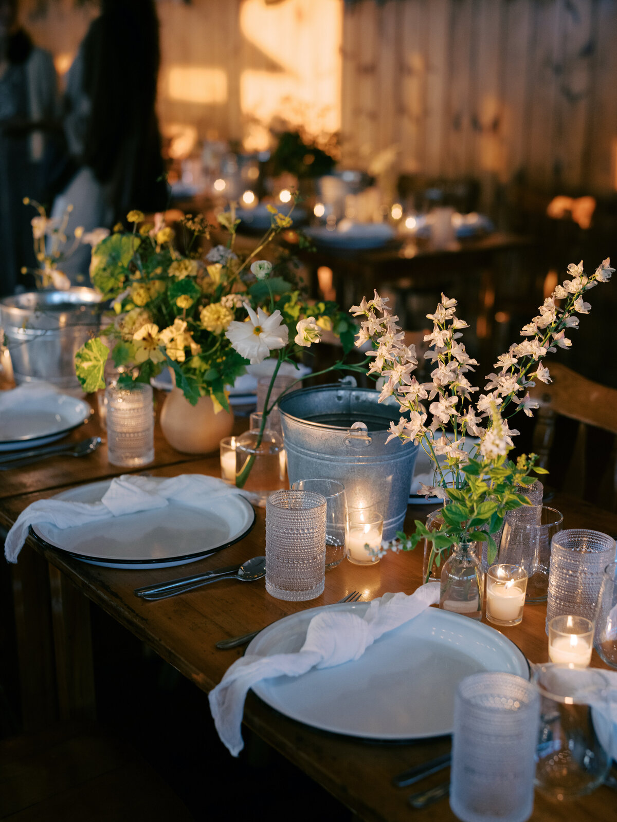 Marthas-vineyard-wedding-planner-kg-events-design-luxury-destination-weddings-private-events-corporate-events-aquinnah-ma-event-designer-outermost-inn-outdoor-tented-wedding-reception-black-frame-tent-107