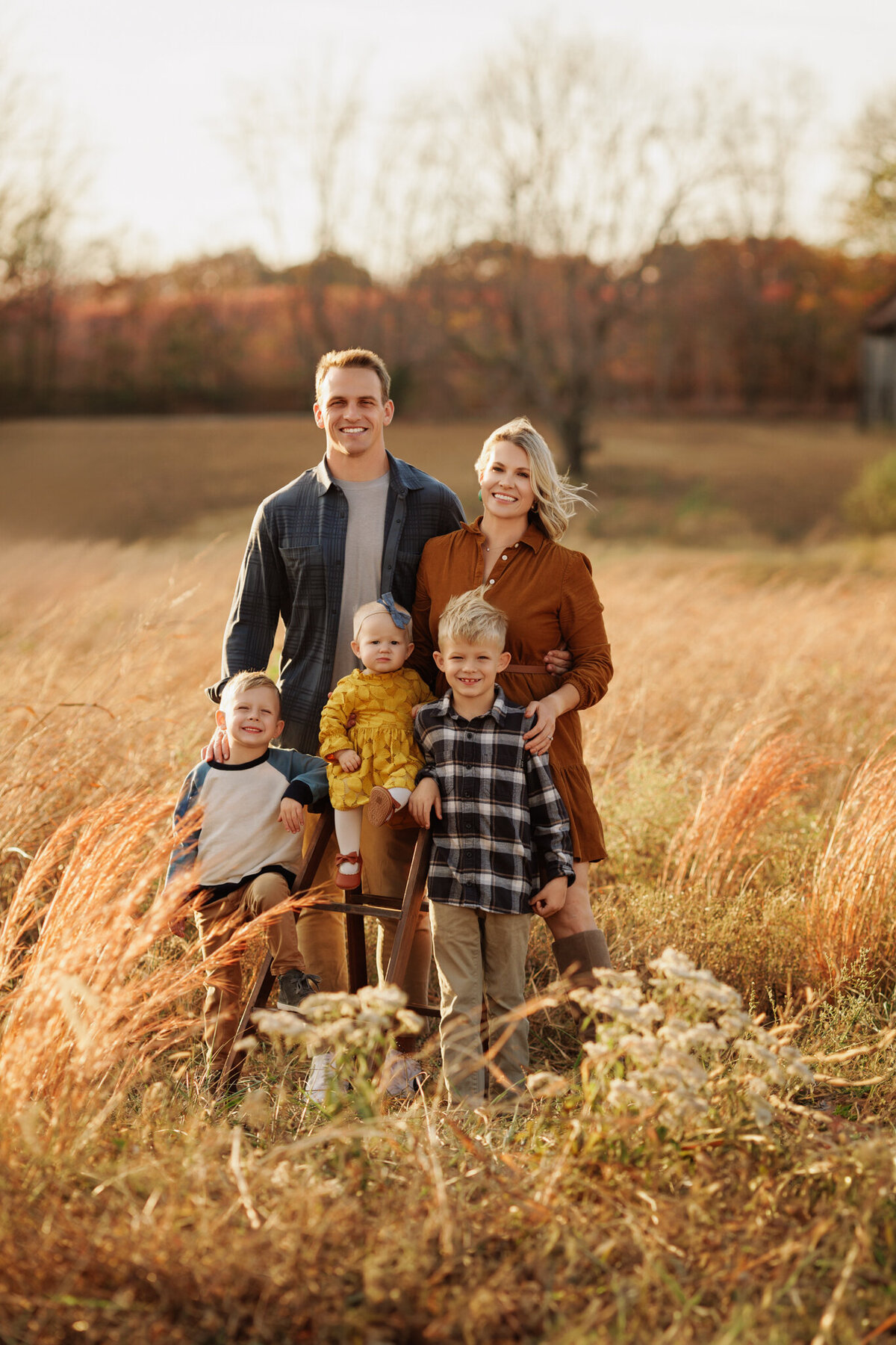 NWA family photographer, Northwest Arkansas best family photography, family portraits near me, professional family photos, family photography packages