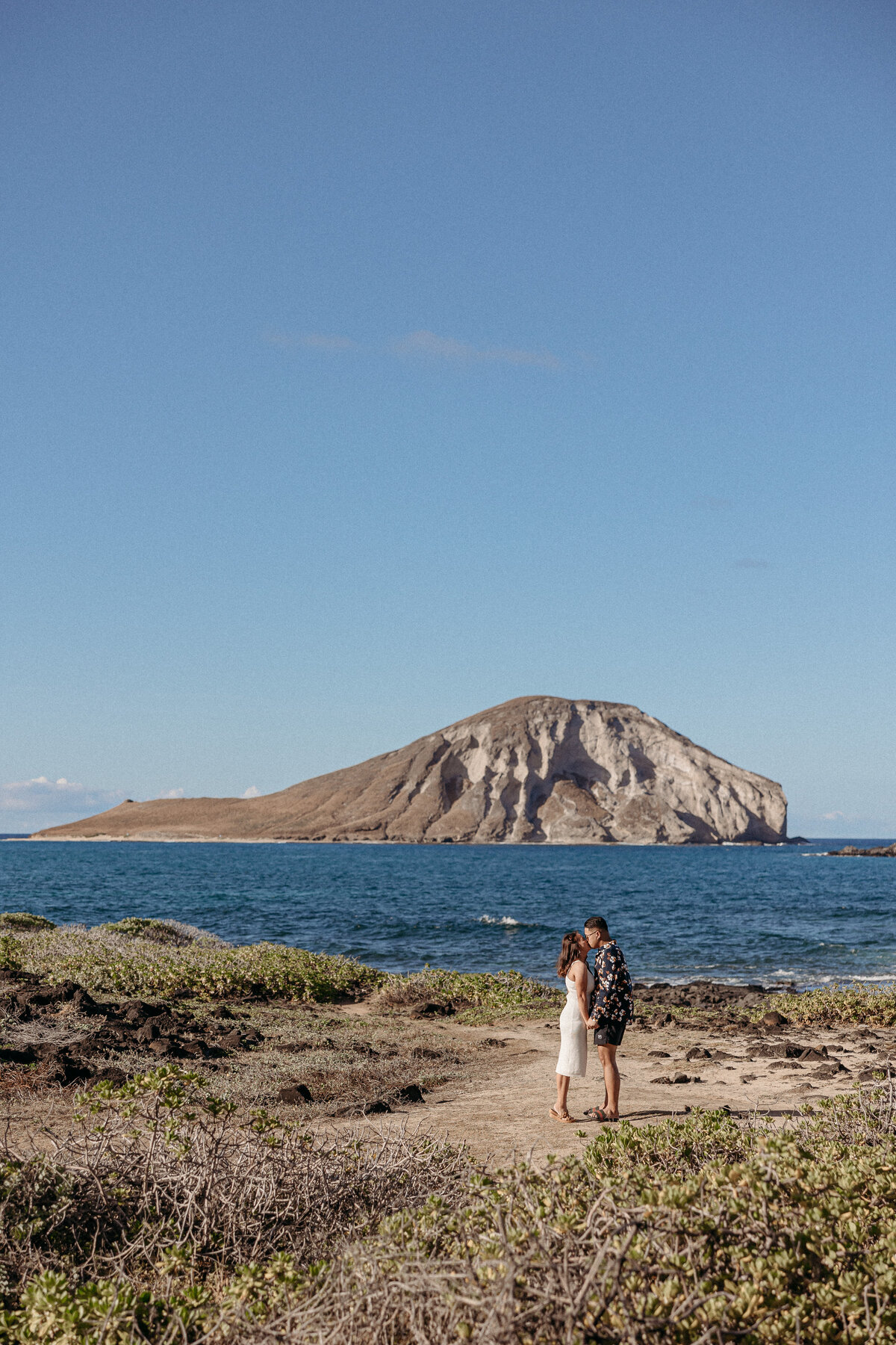 makapuu-beach-couple-portraits-18
