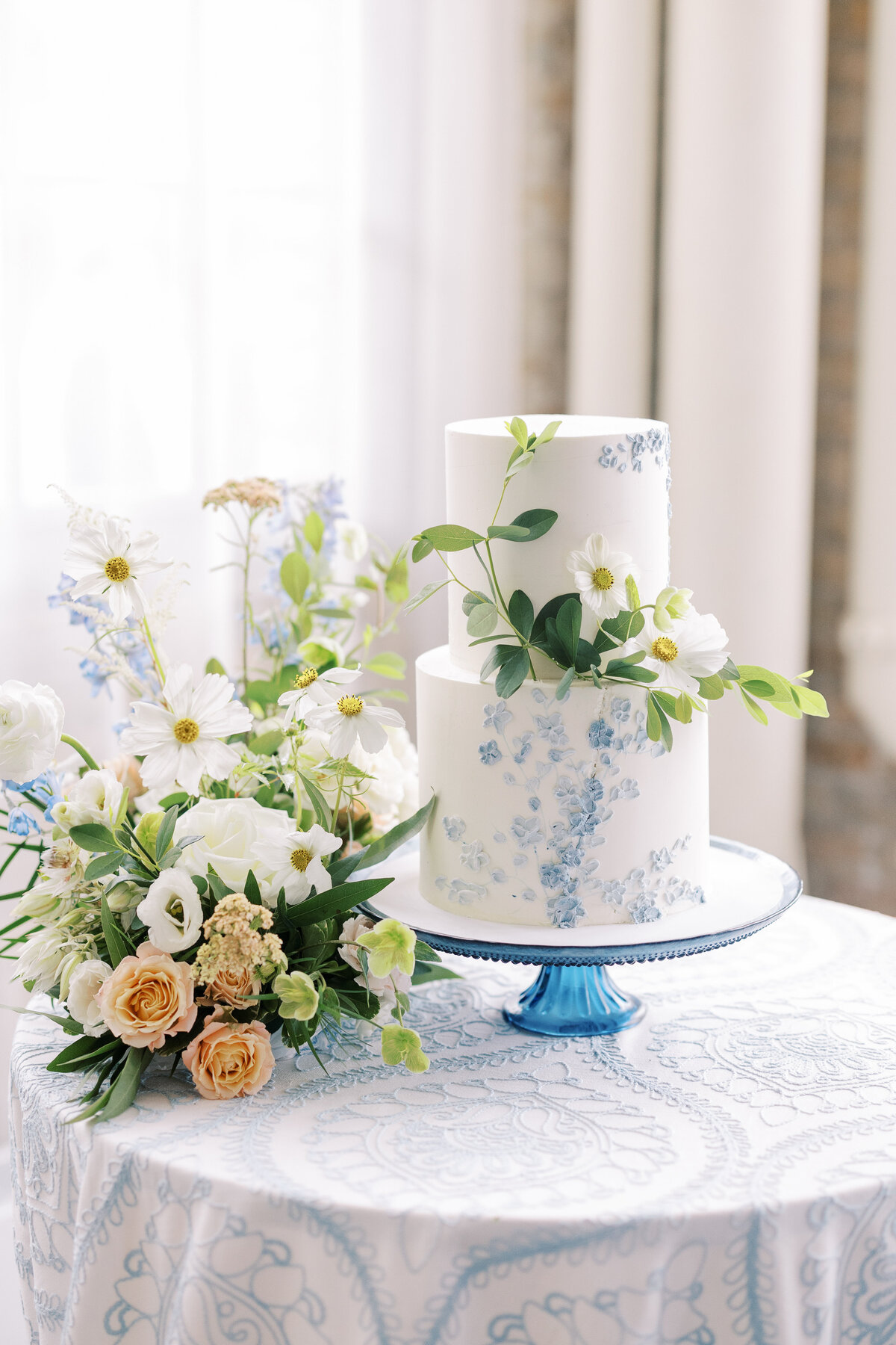 whimsical cake flowers