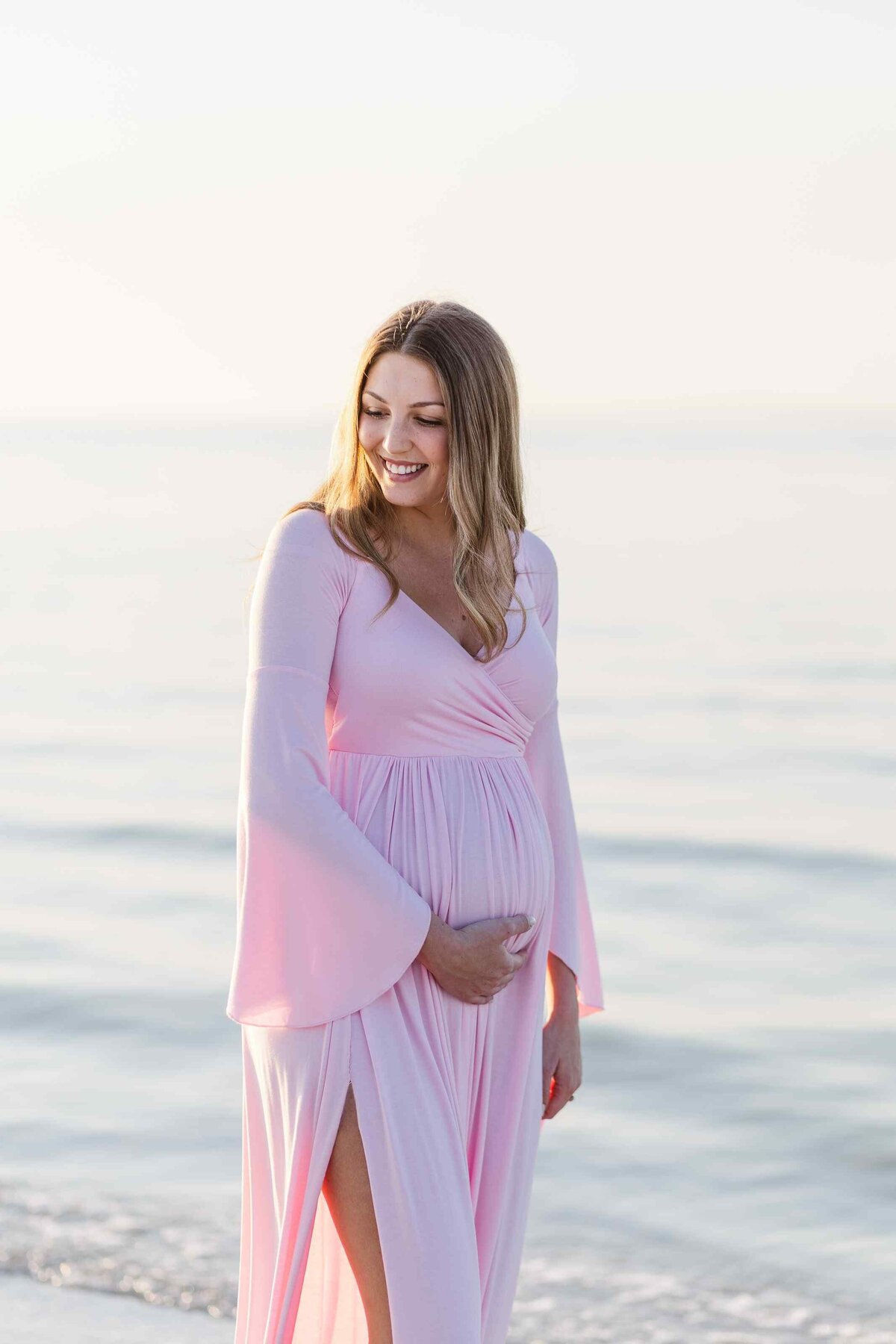 13-mom-beach-maternity