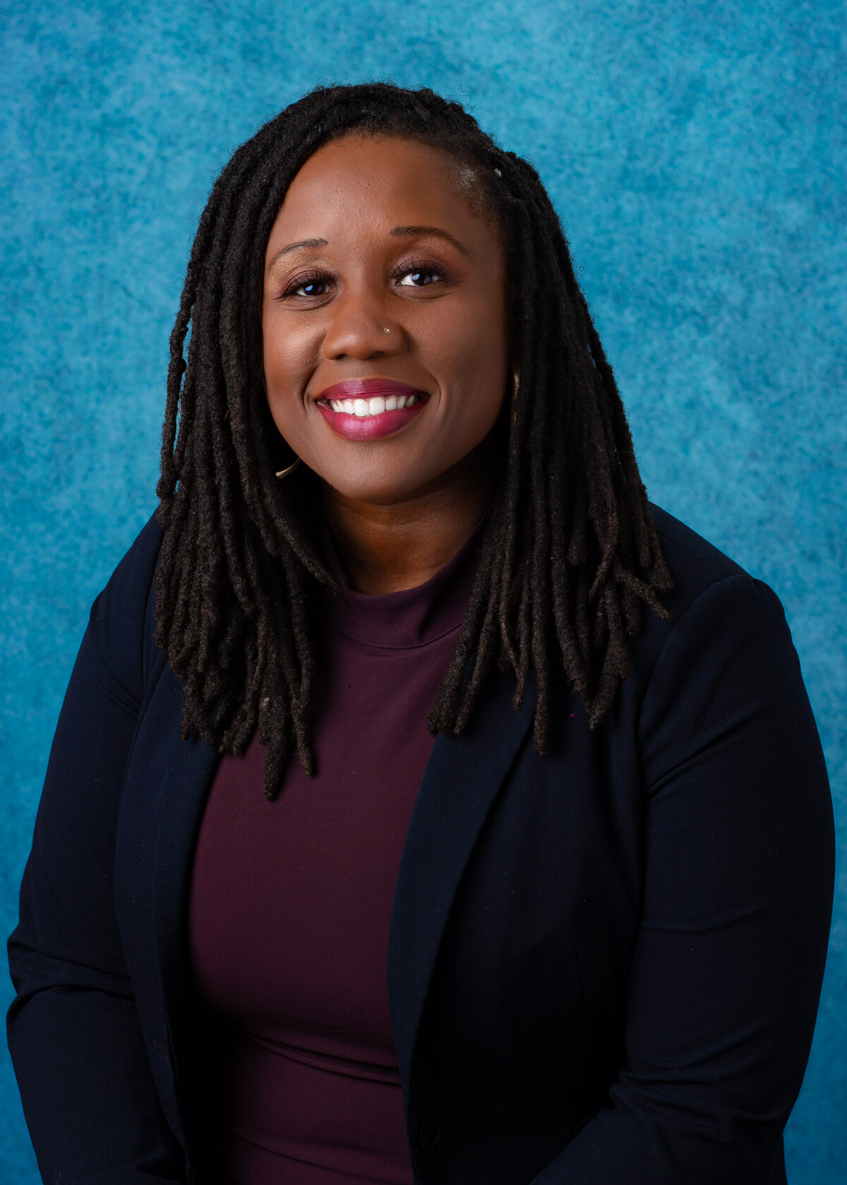 kansas-city-headshot_backdrop-standard-photography-0104-woman-in-purple-top-and-blazer-headshot