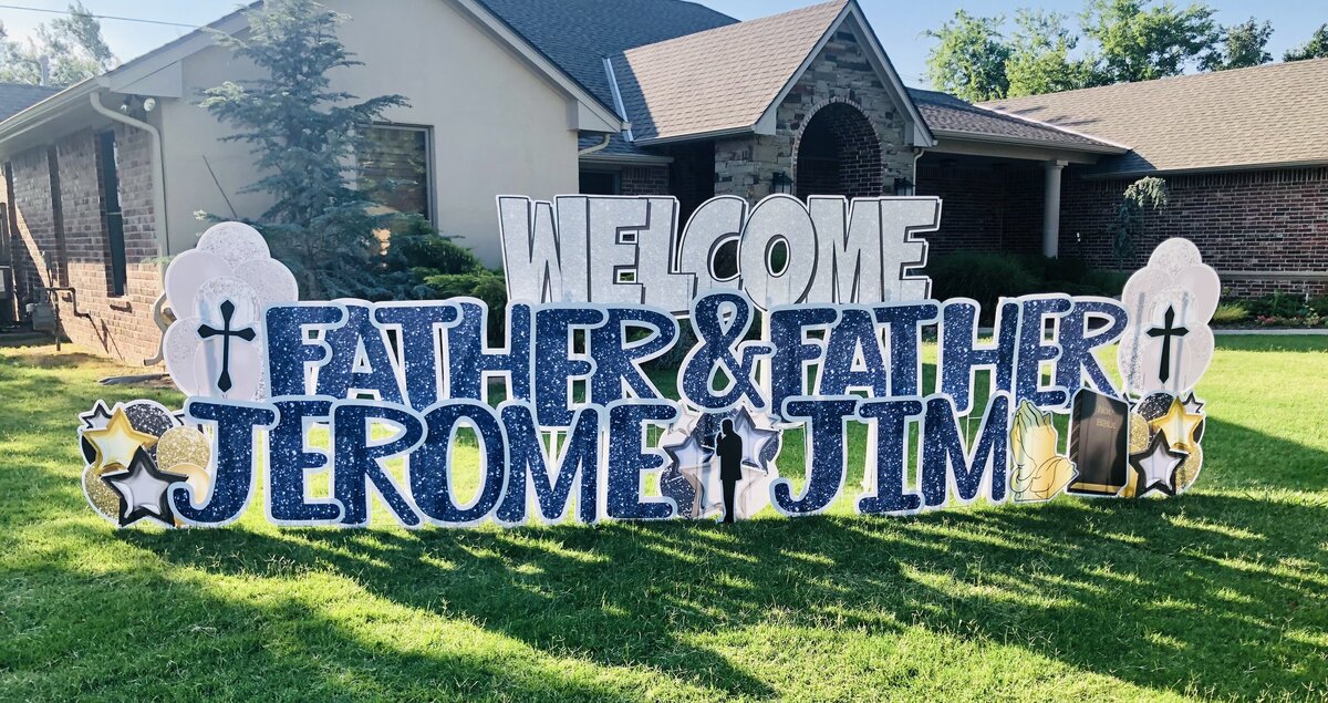 Simply Sign It is a yard greeting sign rental company servicing Edmond, NW OKC, Piedmont, and Deer Creek. Create a yard greeting sign for your home, organization, or school.