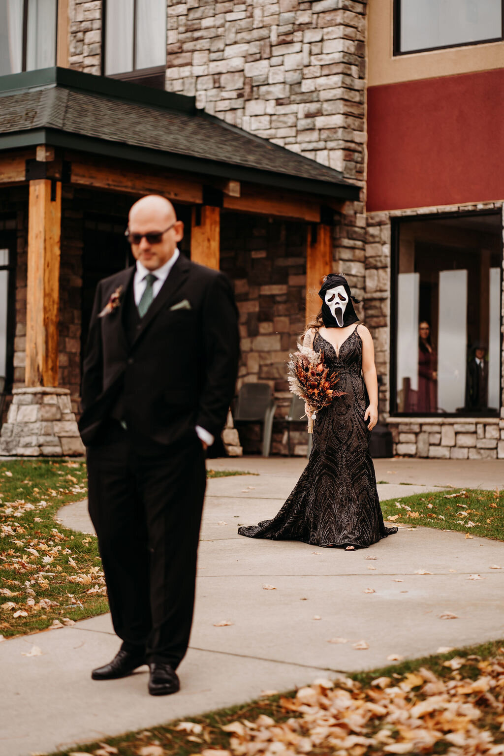 Vesper-and-Vow-Bemidji-Minnesota-wedding-and-elopement-photographer-coordinator-planner-dark-halloween-scream-mask-first-look