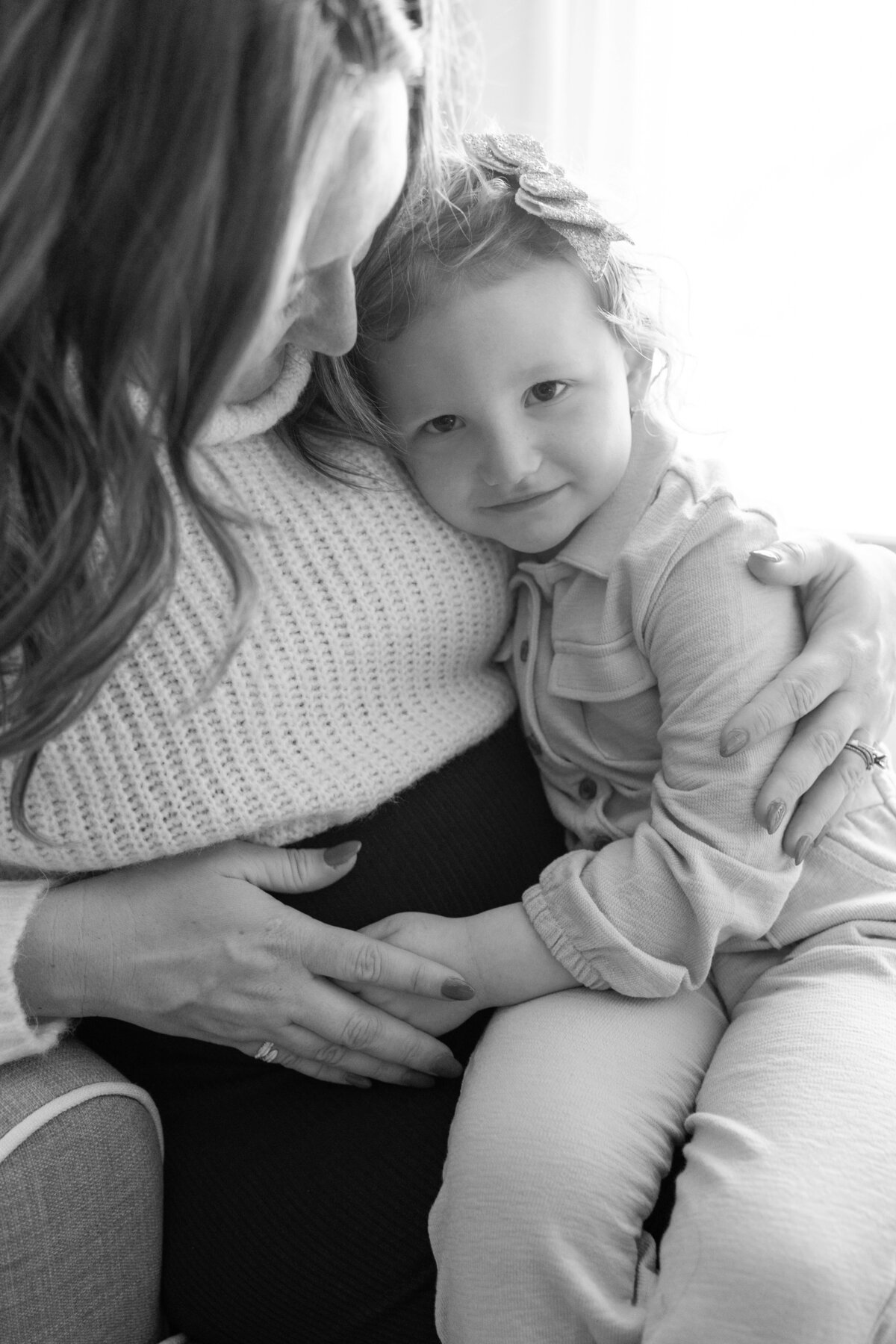 In home maternity photos with toddler and mom - Jen Madigan Photography - Naperville Maternity Photographer