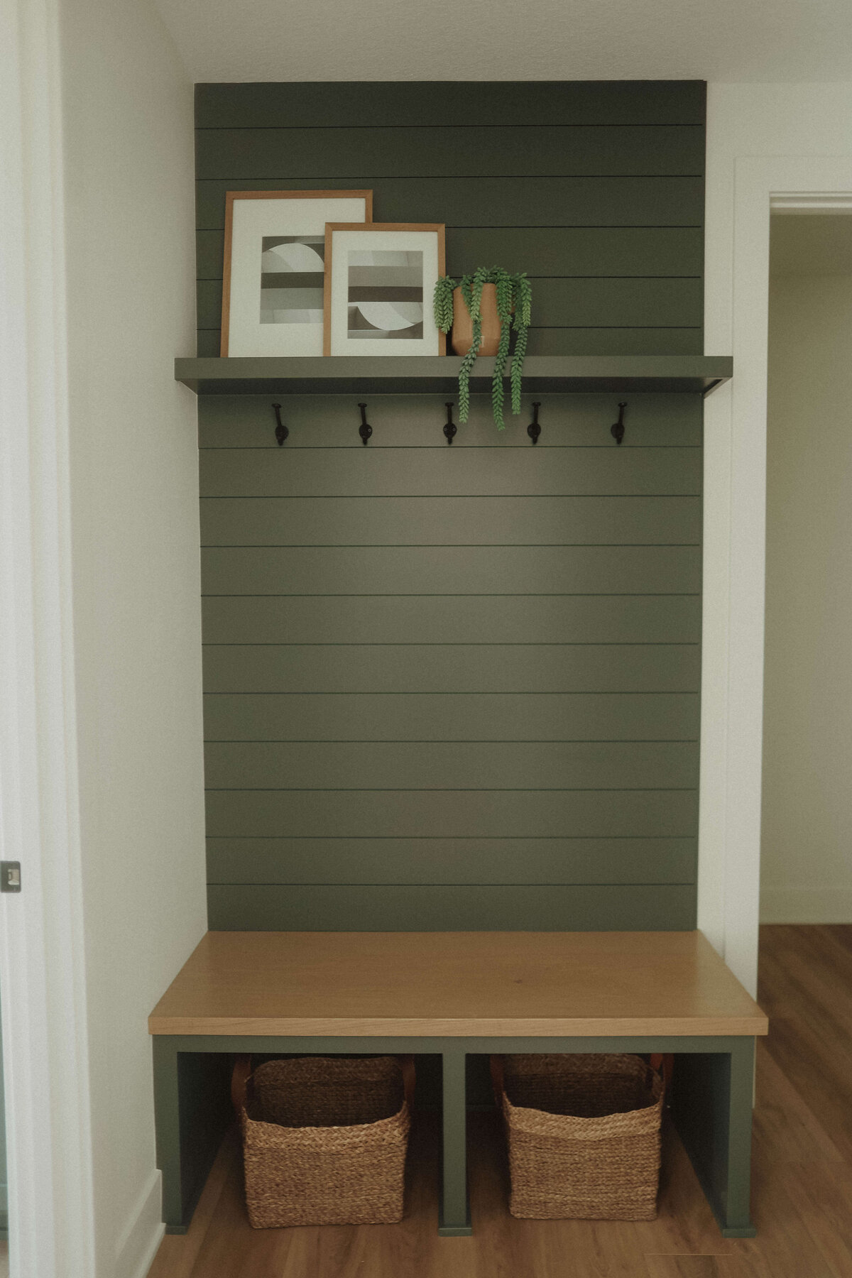 500-Mudroom-Waukee-Central-Iowa-Custom-Home-JRL-Builders-3F1A9791