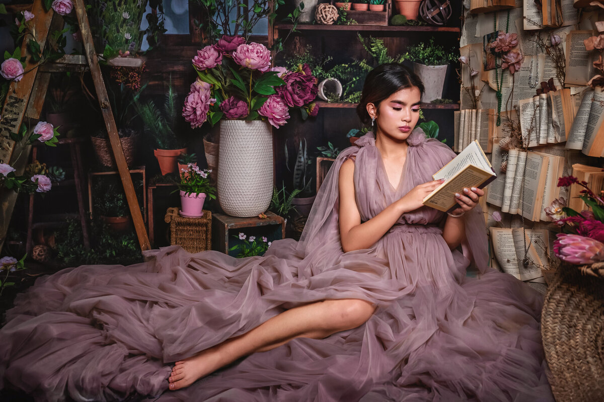 renaissance inspired , lady reading infront of book wall