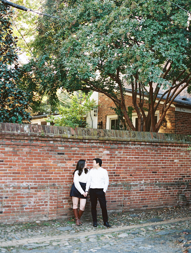 Chelsea&Wes-OldTownAlexandriaEngagementSession-BaltimoreMarylandHybridWeddingPhotographer-NicoleSimenskyPhotography-1
