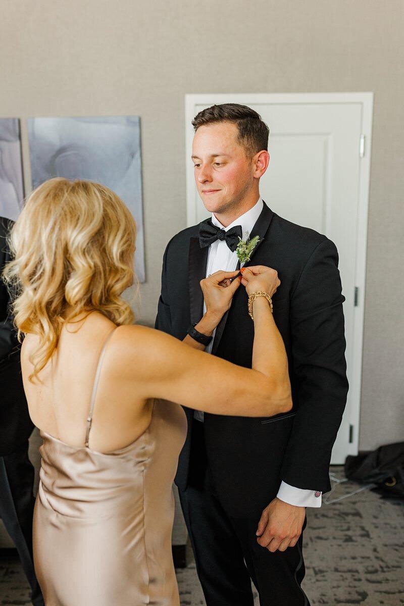 Groom and Groomsmen Getting Ready at DoubleTree, Evansville.065