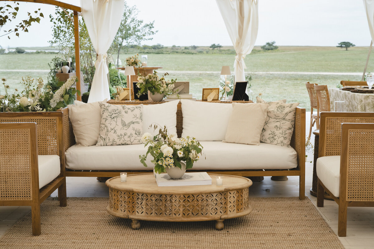 Marthas-vineyard-wedding-planner-kg-events-design-luxury-destination-weddings-private-events-corporate-events-edgartown-ma-event-designer-outdoor-tented-wedding-reception-island-wedding-vogue-wedding-pohogonot-43