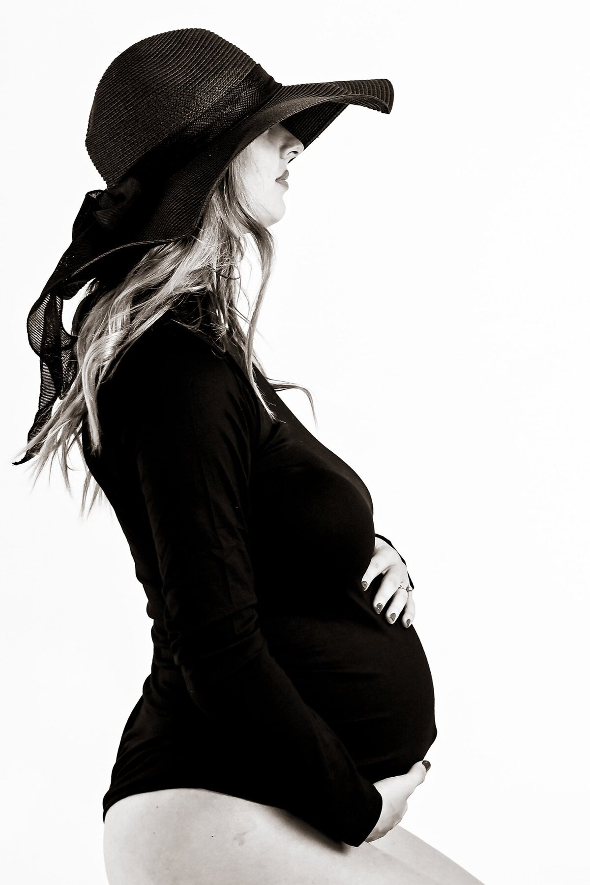 Maternity - Santa Fe Texas - Studio - Classic black and white - Natasha Snyder PHotography