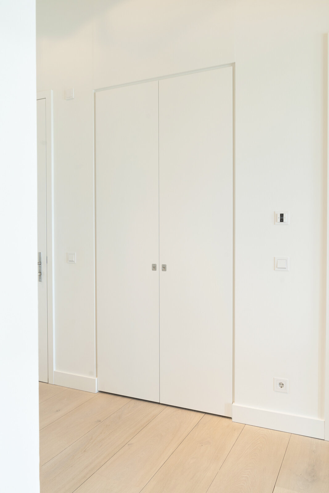 Garderobenschrank-mit-Beleuchtung-2