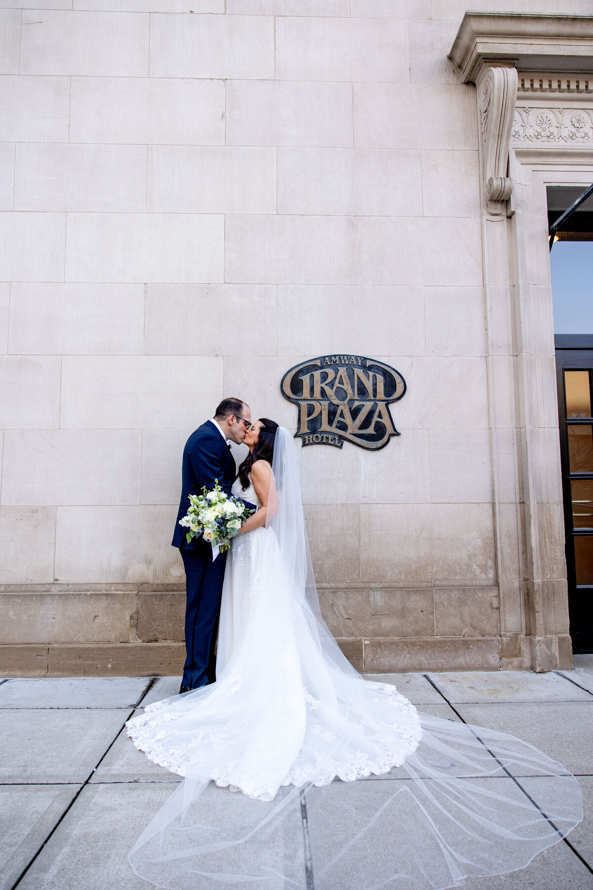 Neriphoto-Amway-grandrapids-wedding-014