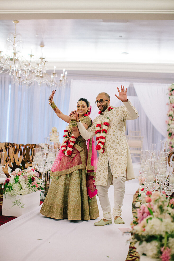 hindu-wedding-ceremony-white-blush-gold (1)