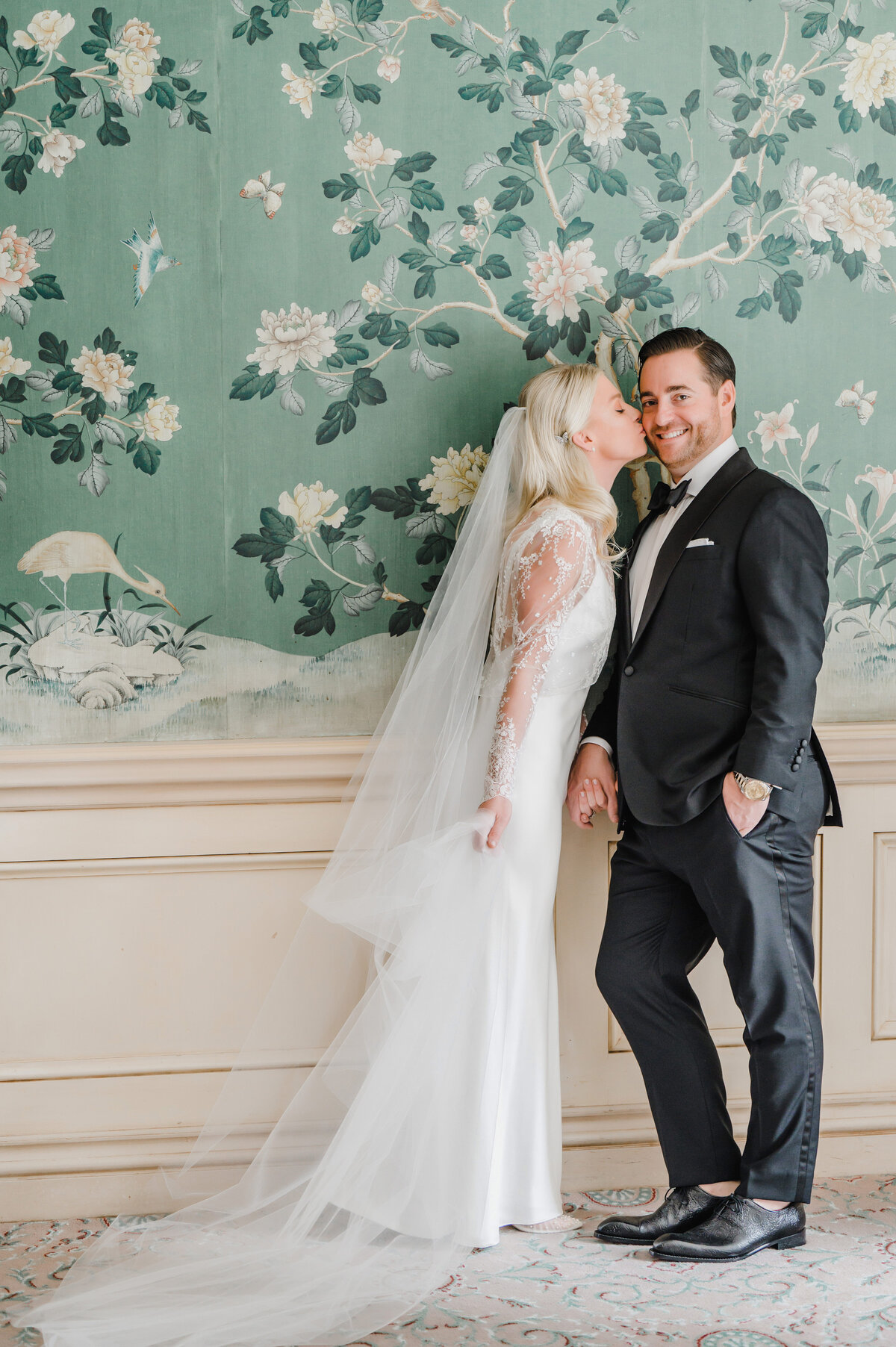 classic wedding photo in the dining room at duquesne club